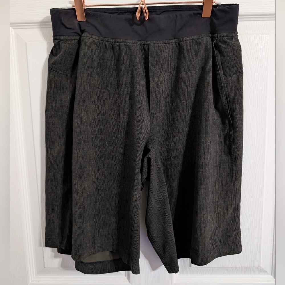 Lululemon Shorts Men's T.H.E. Short Linerless 9" Size Small Gray Active Run